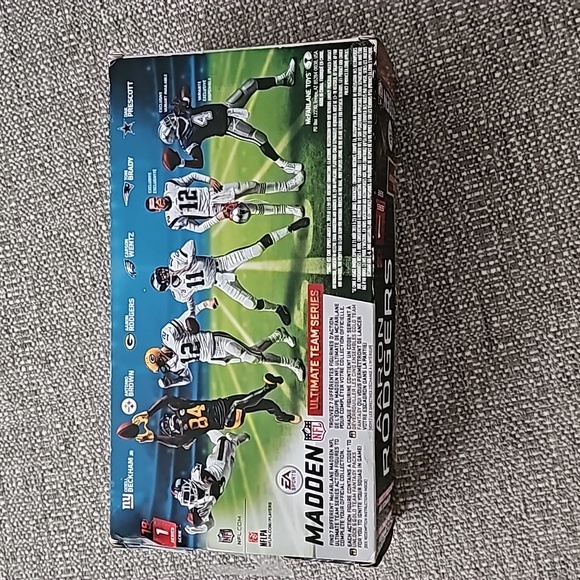 NEW! Aaron Rodgers Madden Ultimate Team Series figurine - Picture 2 of 6